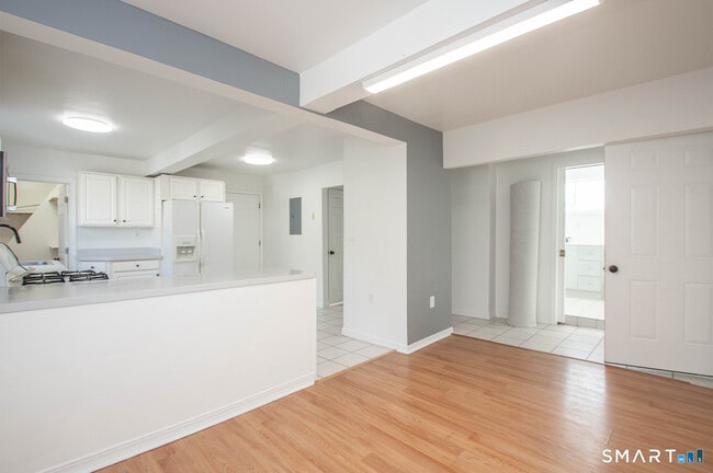 Building Photo - 2879 Fairfield Ave