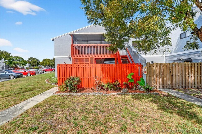Building Photo - 18 Crossings Cir Unit F