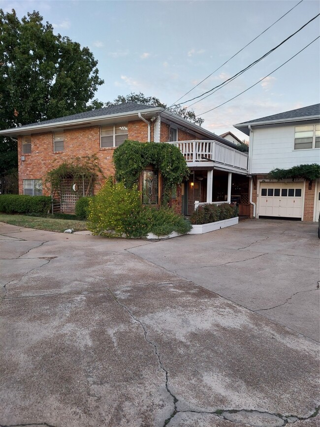 Photo - 2821 Eastgrove Ln