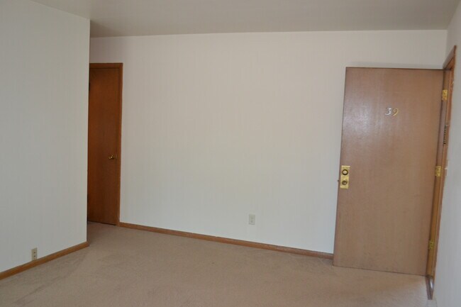 Photo - Forest Arms Apartments