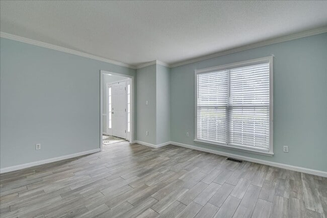 Photo - 787 Springbrook Cir