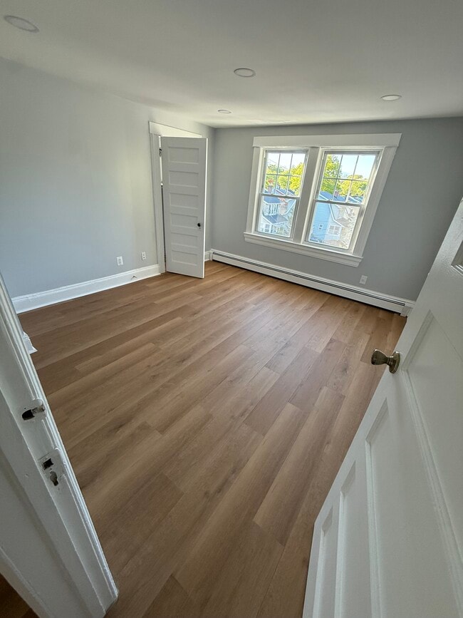 Building Photo - 55 Montgomery St Unit 55 Montgomery street 2br/1ba