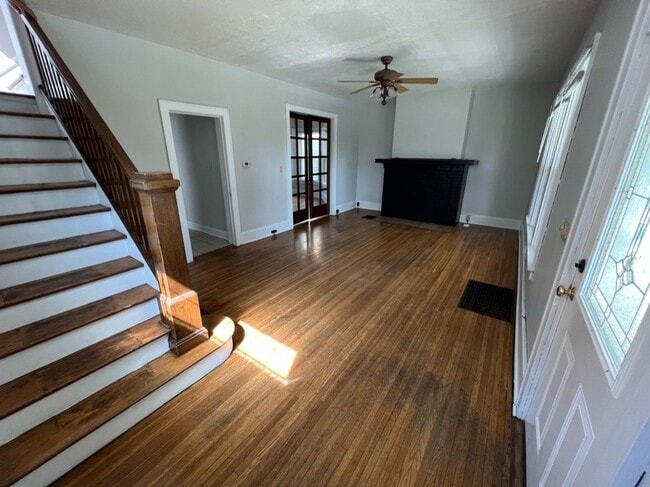 Photo - 4 BED 3 BATH HOUSE AVAILABLE! STUDENT HOUSING AVAILABLE FOR 2026-2027 SCHOOL YEAR