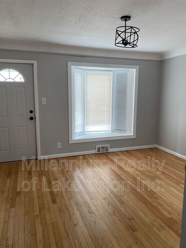 Photo - 636 Lebaron Ave