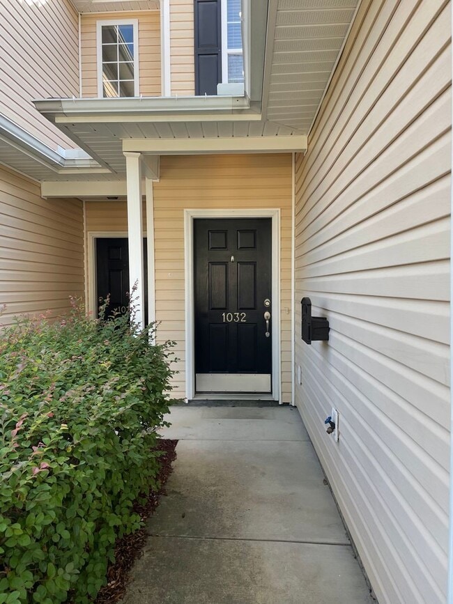 Photo - 3 Bedroom/2.5 Bath Townhome with garage in Wild Wing!