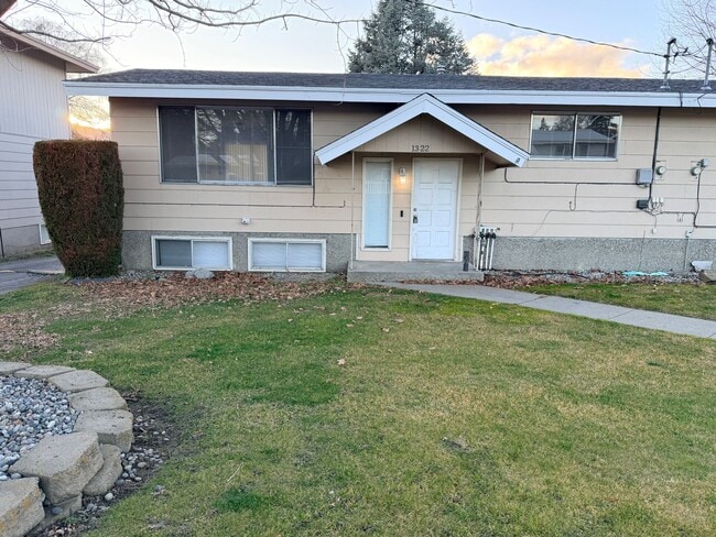 Photo - 1322 N Baker Ave Unidad 1