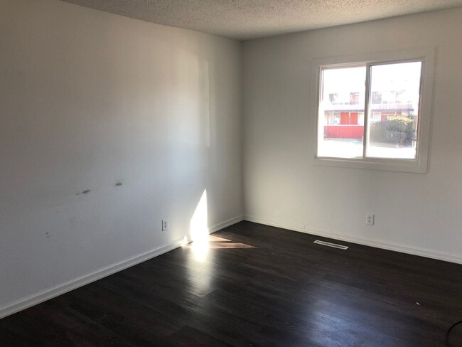 Photo - 808 W 1st St Unit 3