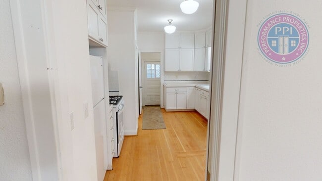 Photo - Coveted Old Town Lake Oswego Craftsman | Walk to George Rogers Park, Downtown Dining & Shopping