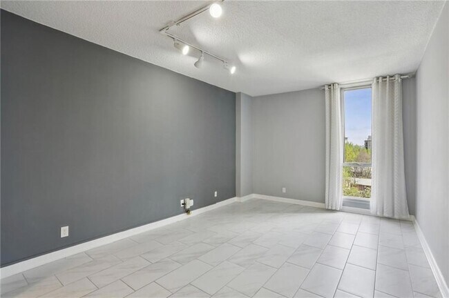 Photo - 3060 Pharr Ct S Northwest Unit 612