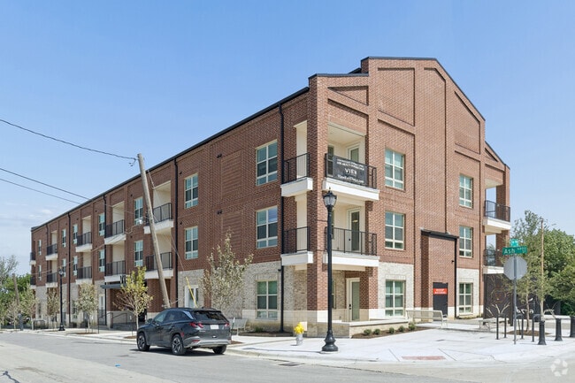 Building Photo - View Rail District