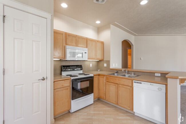 2HAB, 2BA - 1,330 ft²