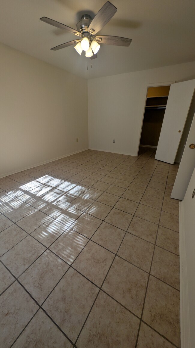 Photo - 675 Wooddale Blvd