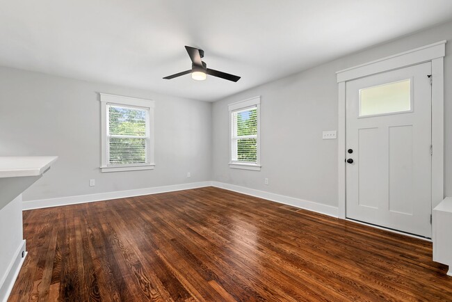 Photo - 2 Bedroom Ranch Style Home close to Downtown Raleigh