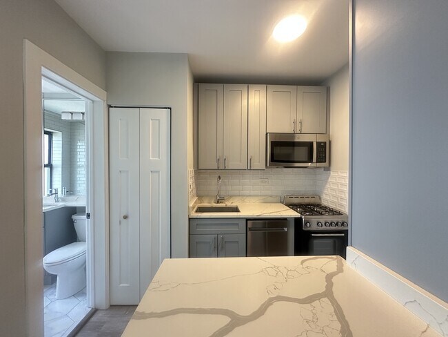 Photo - 545 W Belmont Ave Unit B7
