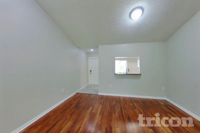 Photo - 4442 Sandhurst Dr