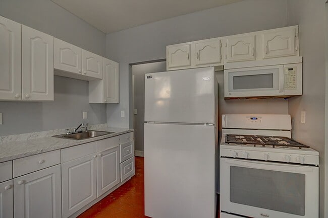 Photo - 3-bedroom apartment for rent Unit 1221 California Ave - 2