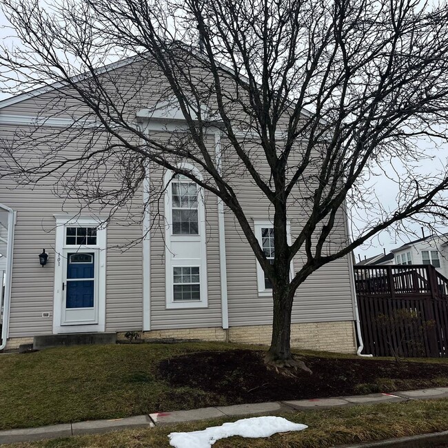 Building Photo - Large 4-bedroom Townhouse Odenton