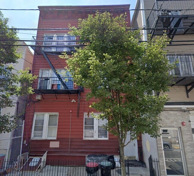Building Photo - 541 27th St Unit 1