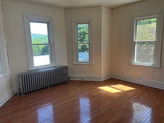 Photo - 339 N 2nd St