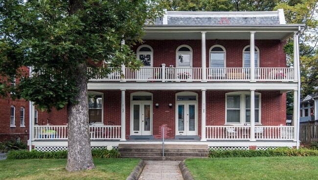 Building Photo - 7106 Maple Ave Unit #3