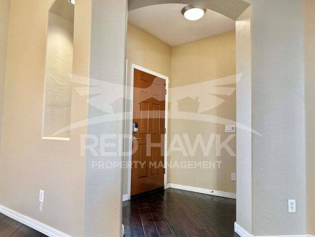 Photo - 1090 S Maverick St