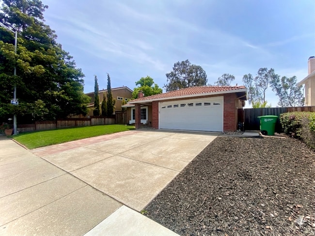 Photo - Bright Updated 4 Bedroom Home with Spacious Yard for Rent - Union City!