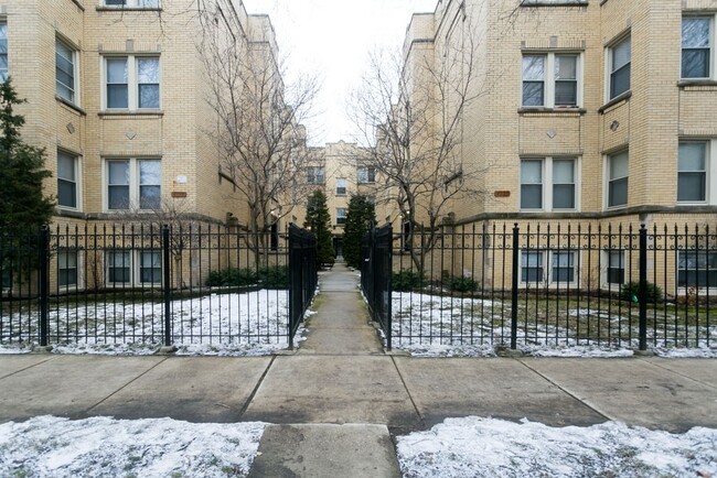 Photo - 4317 N Francisco Ave Unidad J04P