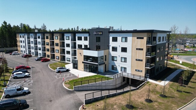 Building Photo - Ekinox