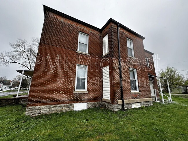 Building Photo - 2516 S Washington St Unit 3