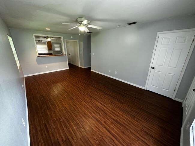 Photo - 610 Emerald Ave