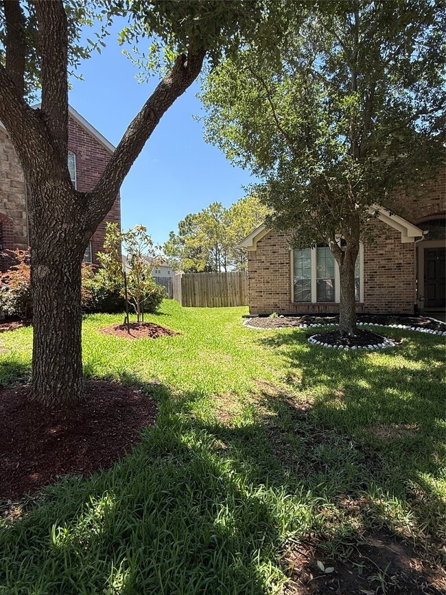 Building Photo - 7418 Lakesage Ln