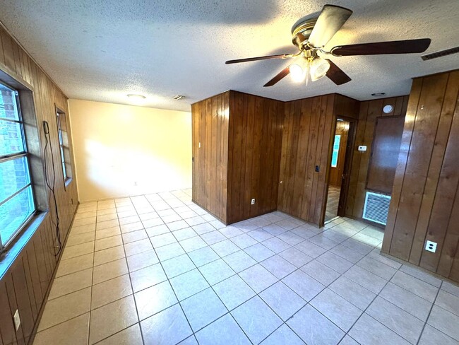 Photo - Duplex for rent in Dothan, AL. This 1 bedr... Unidad A3