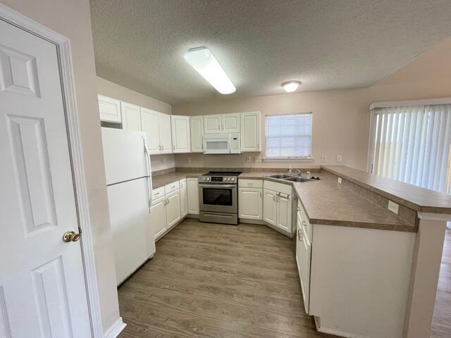 Photo - 925 Village Ln