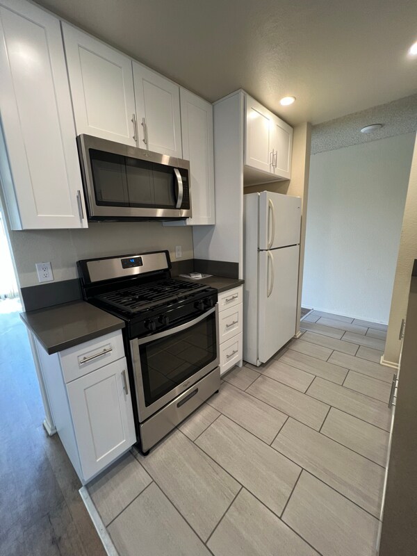 Photo - 1670 Manning Ave