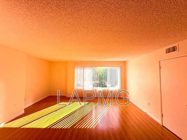 Photo - 1059 Western Ave