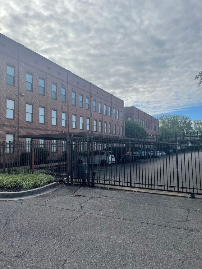 Photo - Studio w/ In-Unit Laundry near Tom Lee Park