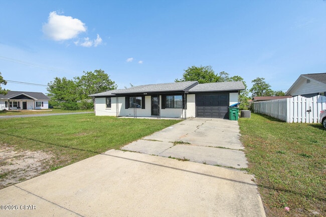 Photo - 922 Everitt Ave