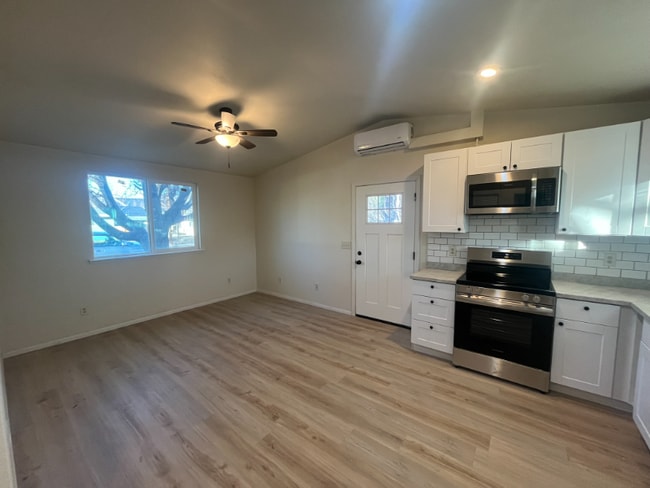 Photo - 458 Short St