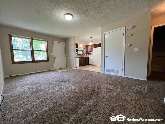 Photo - 910 E Railroad Ave