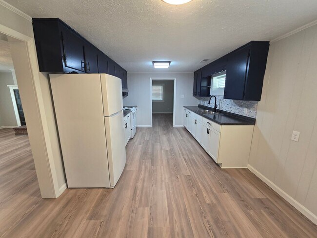 Photo - NEW LISTING!!!!!