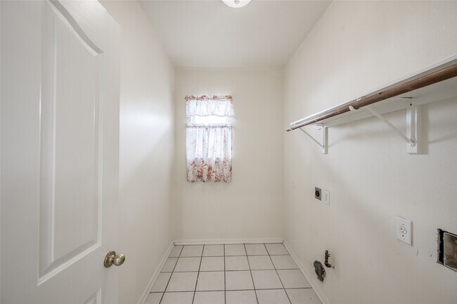 Photo - 3402 Caloway Ct
