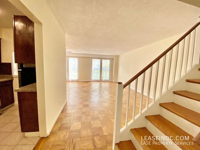 Photo - 259 G St SW