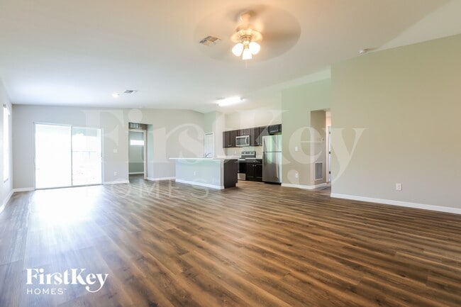 Photo - 1235 Desmond St