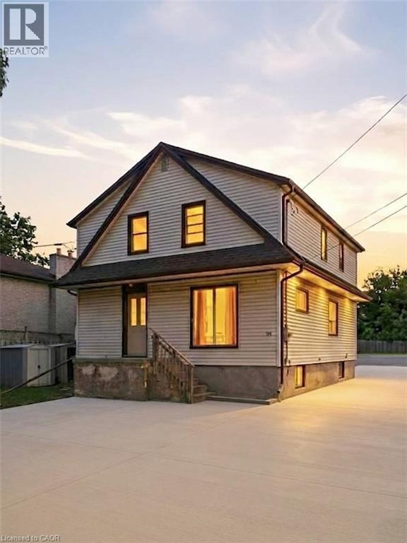 Photo - 98 Limeridge Rd E