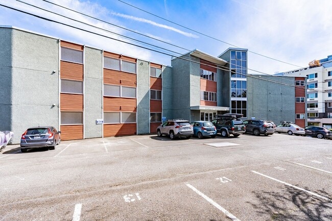 Photo - Fairway Apartments