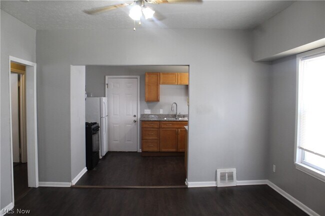 8410 Garfield Blvd Unidad Down