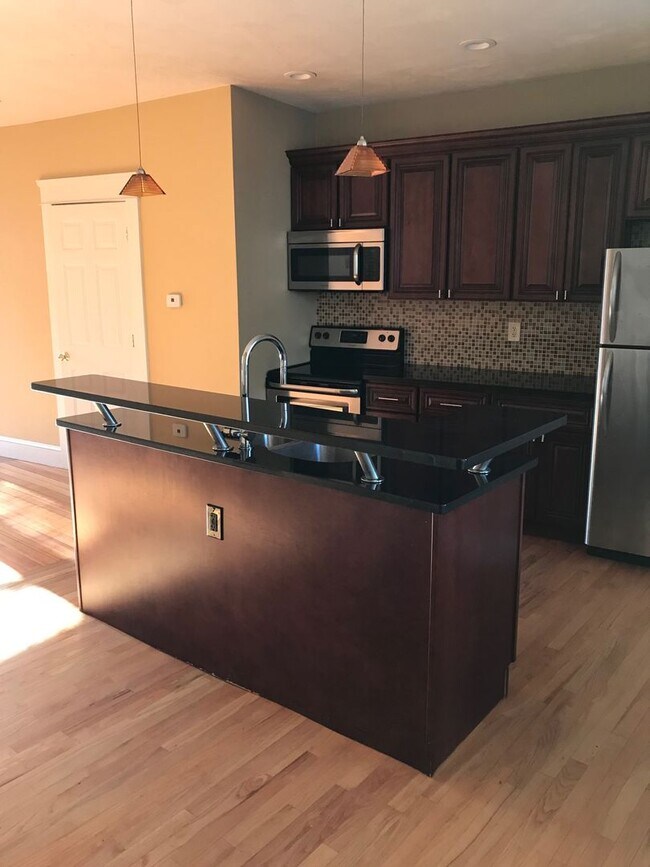 Photo - 98 Knight St Unit #2