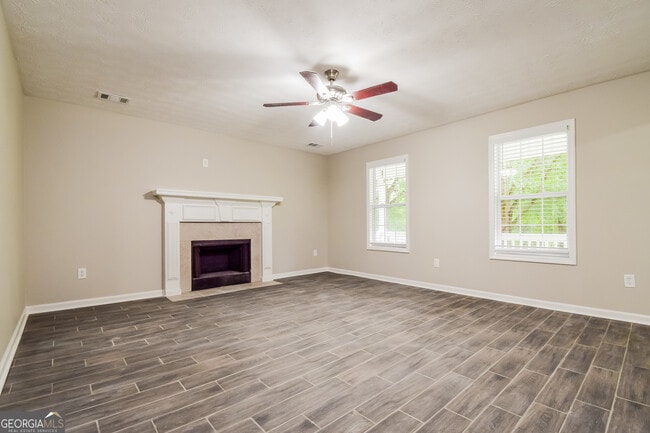 Photo - 1790 Richard Rd NE