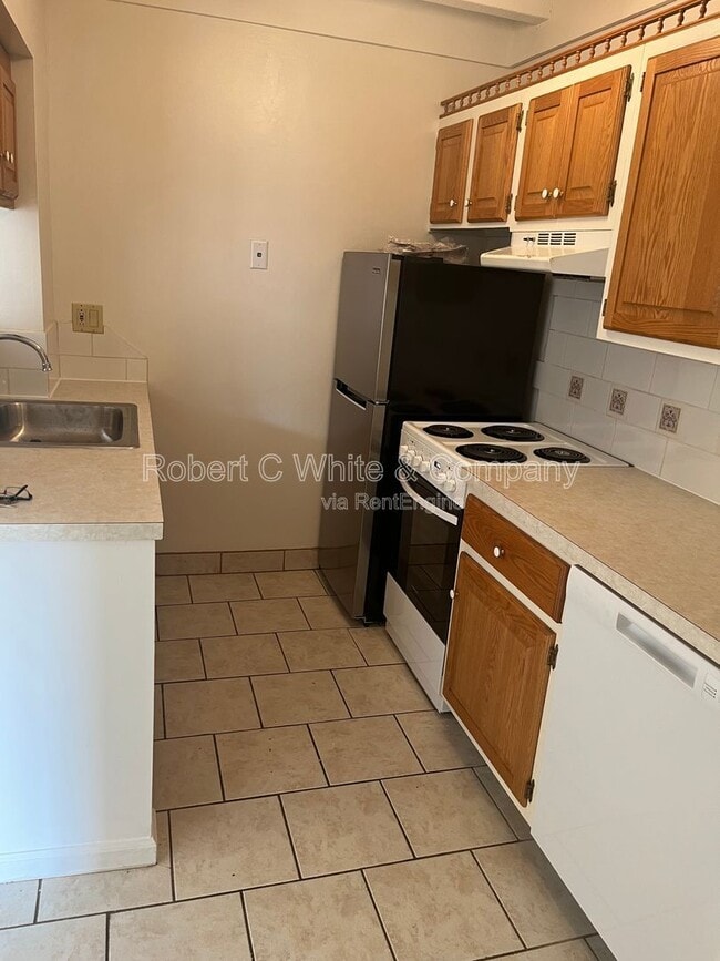 Building Photo - 20 Prospect St Unit Apt 64