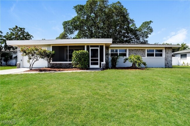 Building Photo - 330 SE 46th Ln Rental